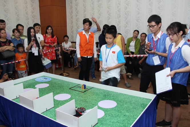 150 học sinh biểu diễn tài năng thi đấu robot tại TPHCM - ảnh 2