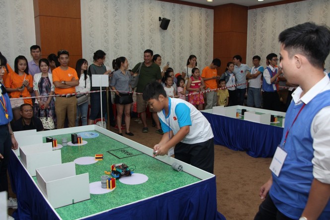 150 học sinh biểu diễn tài năng thi đấu robot tại TPHCM - ảnh 3
