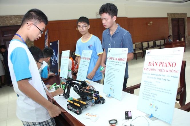 150 học sinh biểu diễn tài năng thi đấu robot tại TPHCM - ảnh 8