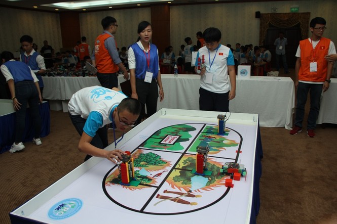 150 học sinh biểu diễn tài năng thi đấu robot tại TPHCM - ảnh 5