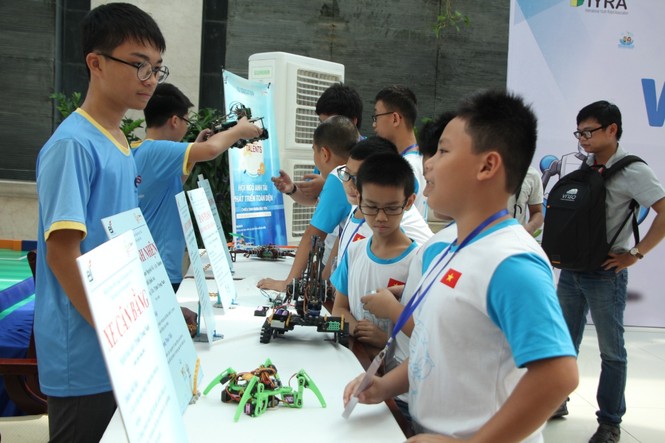 150 học sinh biểu diễn tài năng thi đấu robot tại TPHCM - ảnh 9