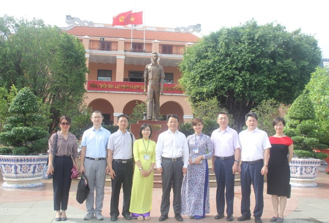 Đoàn đại biểu thanh niên Trung Quốc thăm Bảo tàng Hồ Chí Minh TPHCM - ảnh 5