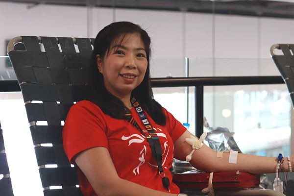 Bạn trẻ hiến giọt máu nghĩa tình tại ngày hội “Nắng Sài Gòn” - ảnh 4