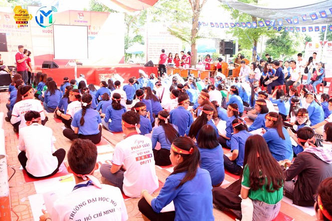 Sinh viên TPHCM sôi nổi tham gia sân chơi tìm hiểu pháp luật - ảnh 4