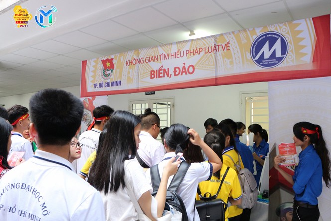 Sinh viên TPHCM sôi nổi tham gia sân chơi tìm hiểu pháp luật - ảnh 2
