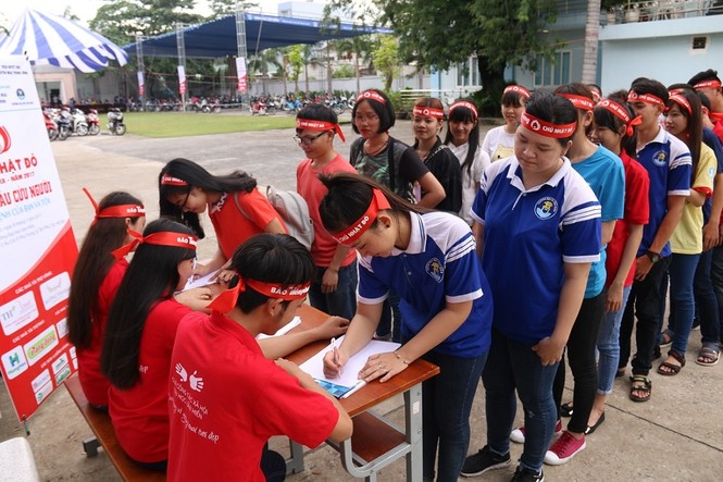 Sinh viên Văn Hiến háo hức đăng ký tham gia Chủ nhật Đỏ 2018 - ảnh 1