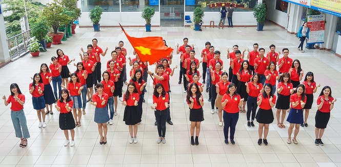 Sinh viên TPHCM háo hức trước giờ bóng lăn - ảnh 4