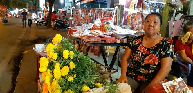 Nhộn nhịp chợ vàng mã chuẩn bị đưa ông táo về trời - ảnh 2