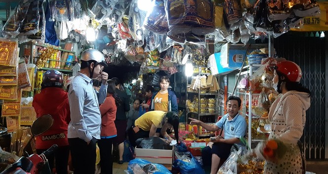 Nhộn nhịp chợ vàng mã chuẩn bị đưa ông táo về trời - ảnh 5