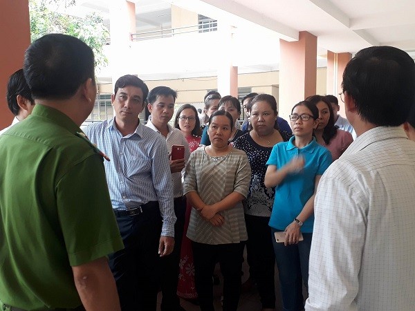 Vụ giáo viên căng băng rôn yêu cầu hiệu trưởng công khai tài chính: Sở giáo dục lên tiếng - ảnh 1