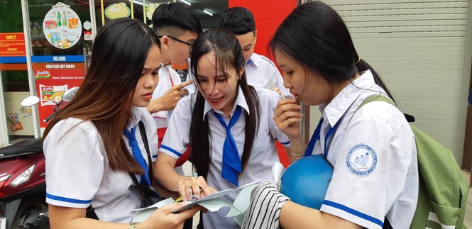 Đề Văn không ngạc nhiên nhưng với tuổi 18 khó có thể làm tốt - ảnh 2