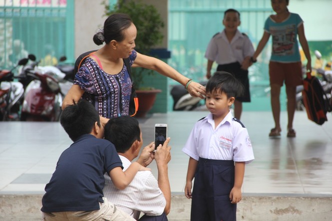 Hơn 1 triệu học sinh TPHCM tựu trường - ảnh 2