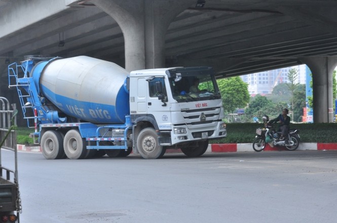 Xe “hổ vồ” nườm nượp vào phố khung giờ cấm ở Hà Nội - ảnh 7