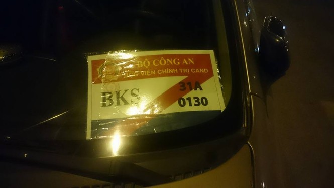Đề nghị xử lý ô tô gắn phù hiệu Bộ Công an không hợp lệ - ảnh 1