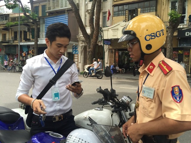 Nghiến răng phanh xe ken két để chơi Pokemon Go - ảnh 2