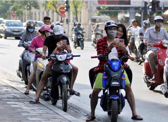 Nghiến răng phanh xe ken két để chơi Pokemon Go - ảnh 1
