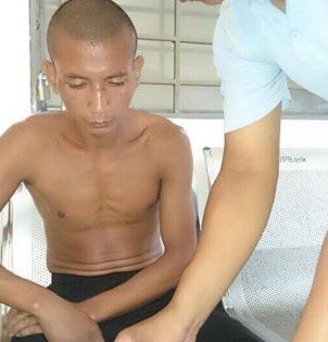 Người đàn ông nghi 'ngáo đá' nhảy xuống hồ Gươm... tìm con - ảnh 1