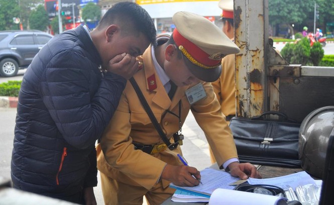 Hà Nội xử phạt hơn trăm trường hợp 'quá chén' - ảnh 6