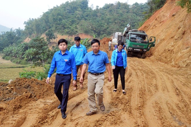 Chung tay ổn định cuộc sống cho bà con rốn lũ Hòa Bình - ảnh 3
