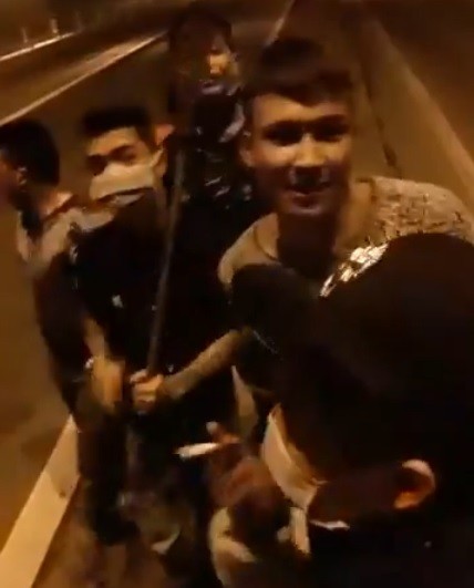 Nhóm thanh niên vác dao 'xin đểu' trên cao tốc bị xử lý như thế nào? - ảnh 2