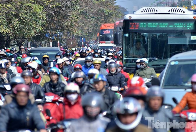 Yêu cầu lãnh đạo công an hạn chế họp, xuống đường chống ùn tắc - ảnh 1