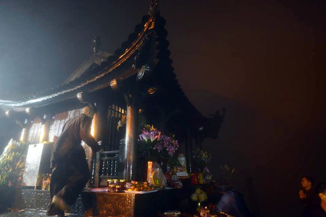 Hàng vạn người leo núi Yên Tử hành hương trước giờ khai hội - ảnh 11