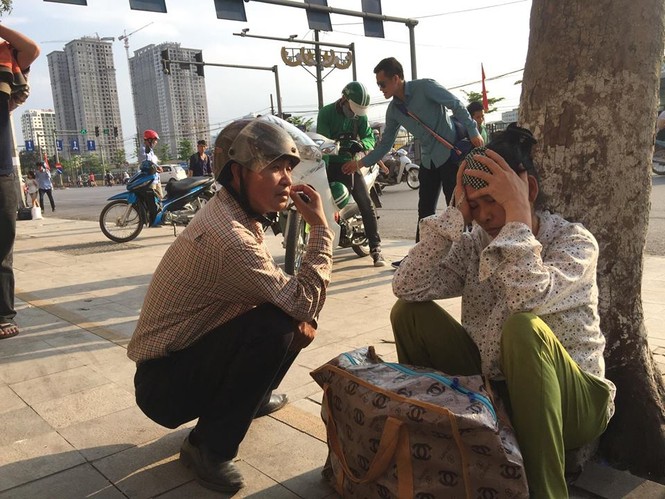 Vật vã trở lại Thủ đô trên những chuyến xe nhồi nhét, hét giá - ảnh 2
