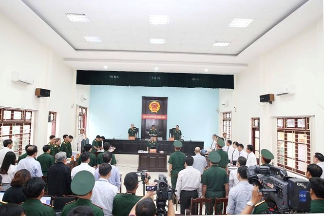 'Út trọc' - Đinh Ngọc Hệ lĩnh 12 năm tù - ảnh 1