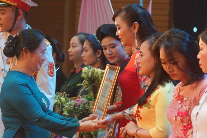 Bế mạc liên hoan 'Ngọt ngào khúc hát dân ca' - ảnh 2