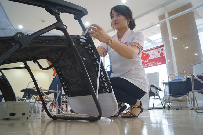 Chung tay hiến giọt máu hồng - ảnh 1