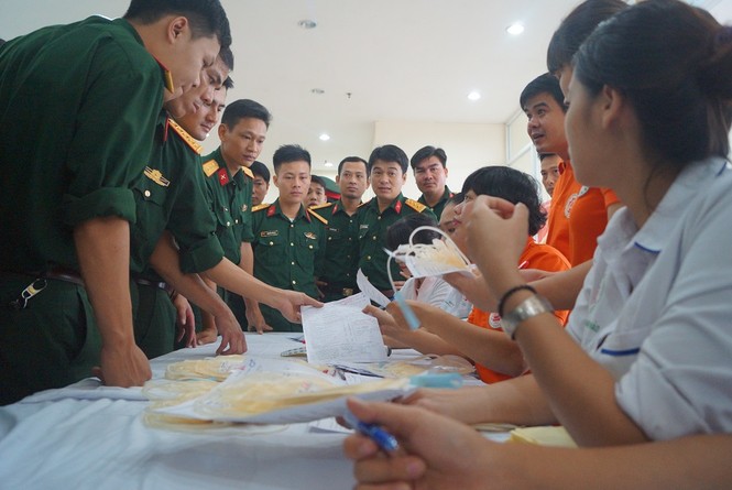Chung tay hiến giọt máu hồng - ảnh 3