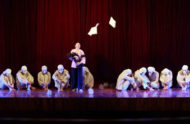 Hùng tráng 'Vang mãi khúc quân hành' - ảnh 2