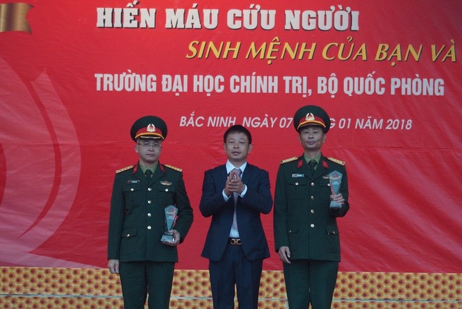 Rộn ràng Chủ nhật Đỏ ở Trường Đoàn trong Quân đội - ảnh 1