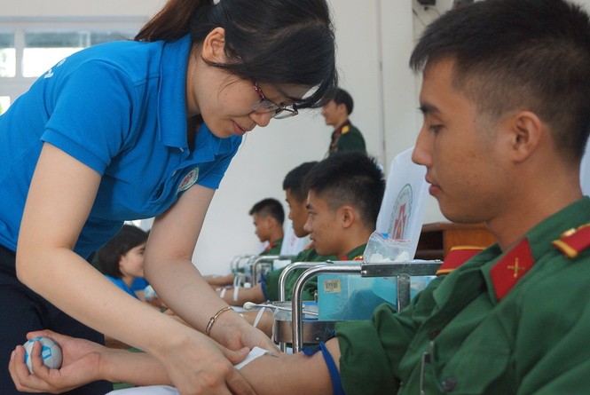 Gần 500 học viên áo lính hiến máu cứu người - ảnh 10