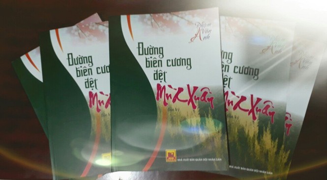 Nữ chiến sĩ quân hàm xanh dệt mùa xuân biên cương - ảnh 1