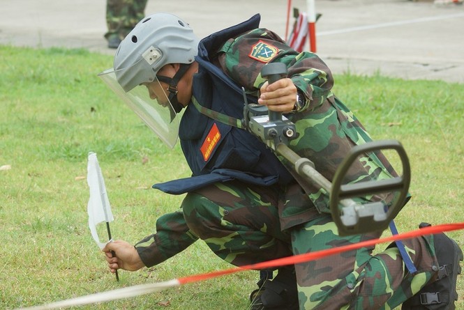 Mục kích lính công binh huấn luyện chống khủng bố - ảnh 2