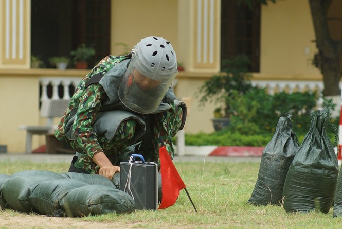 Mục kích lính công binh huấn luyện chống khủng bố - ảnh 6