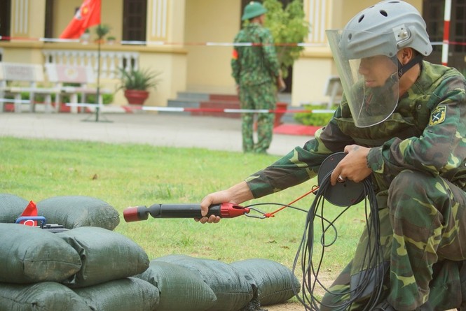 Mục kích lính công binh huấn luyện chống khủng bố - ảnh 8
