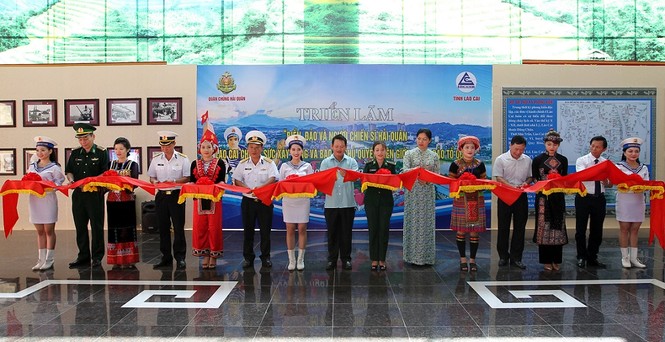 Triển lãm 'Biển, đảo và người chiến sĩ hải quân' - ảnh 1