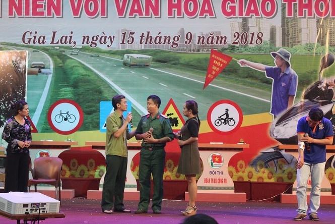 Thanh niên thi tài văn hóa giao thông - ảnh 2