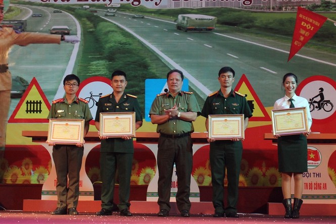 Thanh niên thi tài văn hóa giao thông - ảnh 4