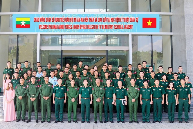 Sĩ quan trẻ Myanmar giao lưu thể thao tại Học viện Kỹ thuật Quân sự - ảnh 2