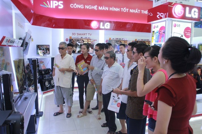 Chen lấn mua hàng tại MediaMart - ảnh 8