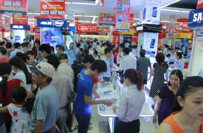 Chen lấn mua hàng tại MediaMart - ảnh 9