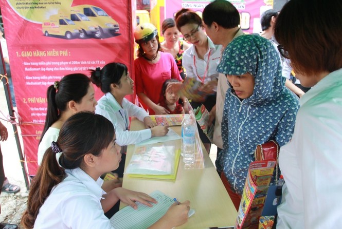 Chen lấn mua hàng tại MediaMart - ảnh 5