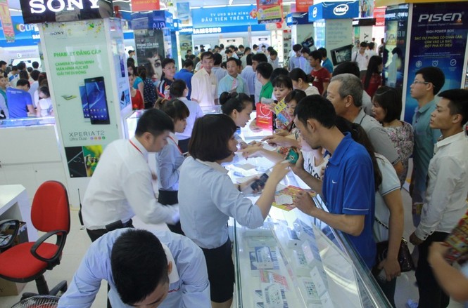 Chen lấn mua hàng tại MediaMart - ảnh 7