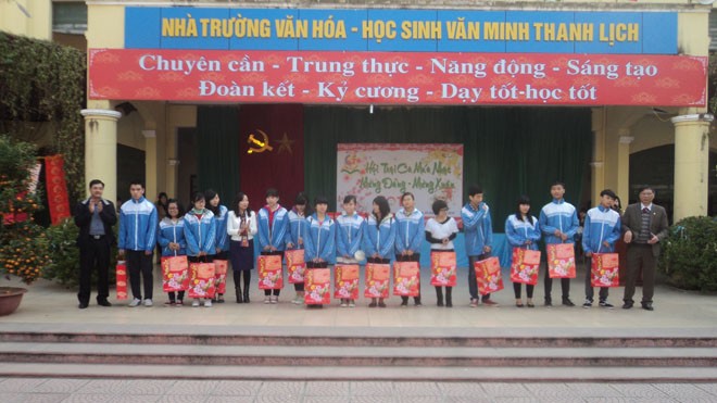 Thầy trò Trường THPT Cầu Giấy mang tết đến vùng cao - ảnh 2