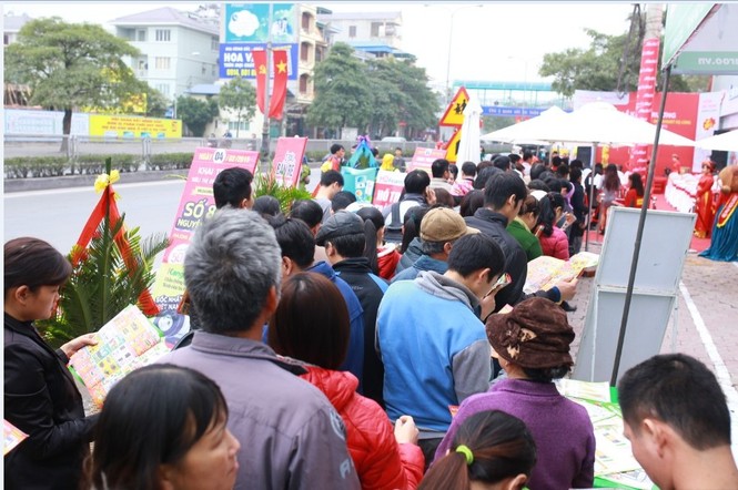 'Nghẹt thở' chen chân mua sắm hàng điện máy ngày cận tết - ảnh 3