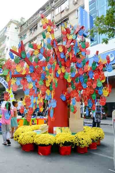 Cây Bàn Tay Yêu Thương - Điểm nhấn đặc biệt trong Tết 2015 - ảnh 1