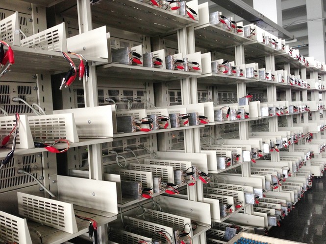 Khó tin xe điện chạy pin iPhone giá chỉ bằng xe chạy ắc quy - ảnh 3